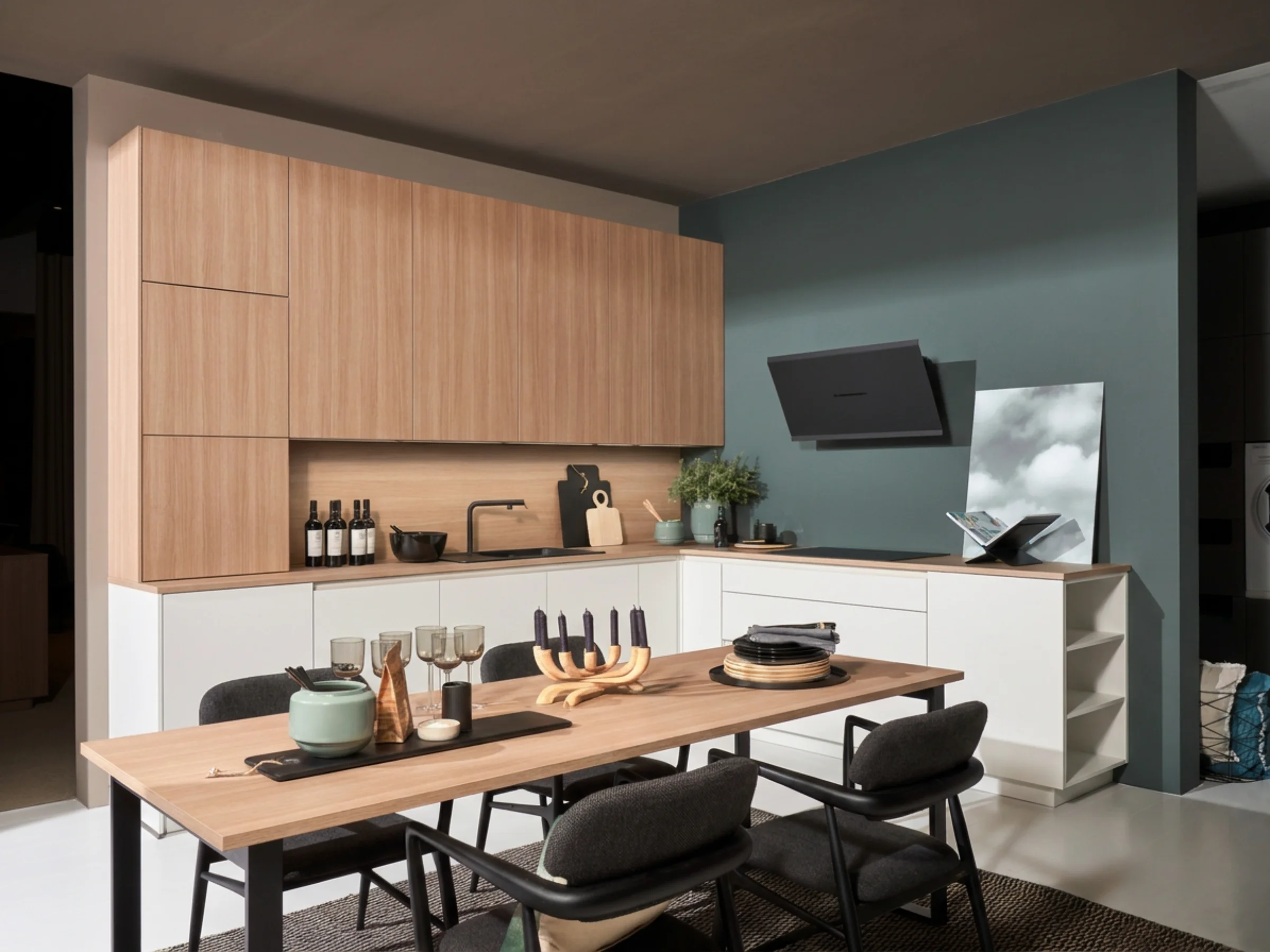 product image AI_Cube_02_MANHATTAN_Natureiche Edelmatt_MANHATTAN-UNI_Arcticweiss.png